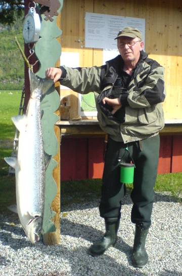 Skal du ha storlaks i Surna må du fiske dypt